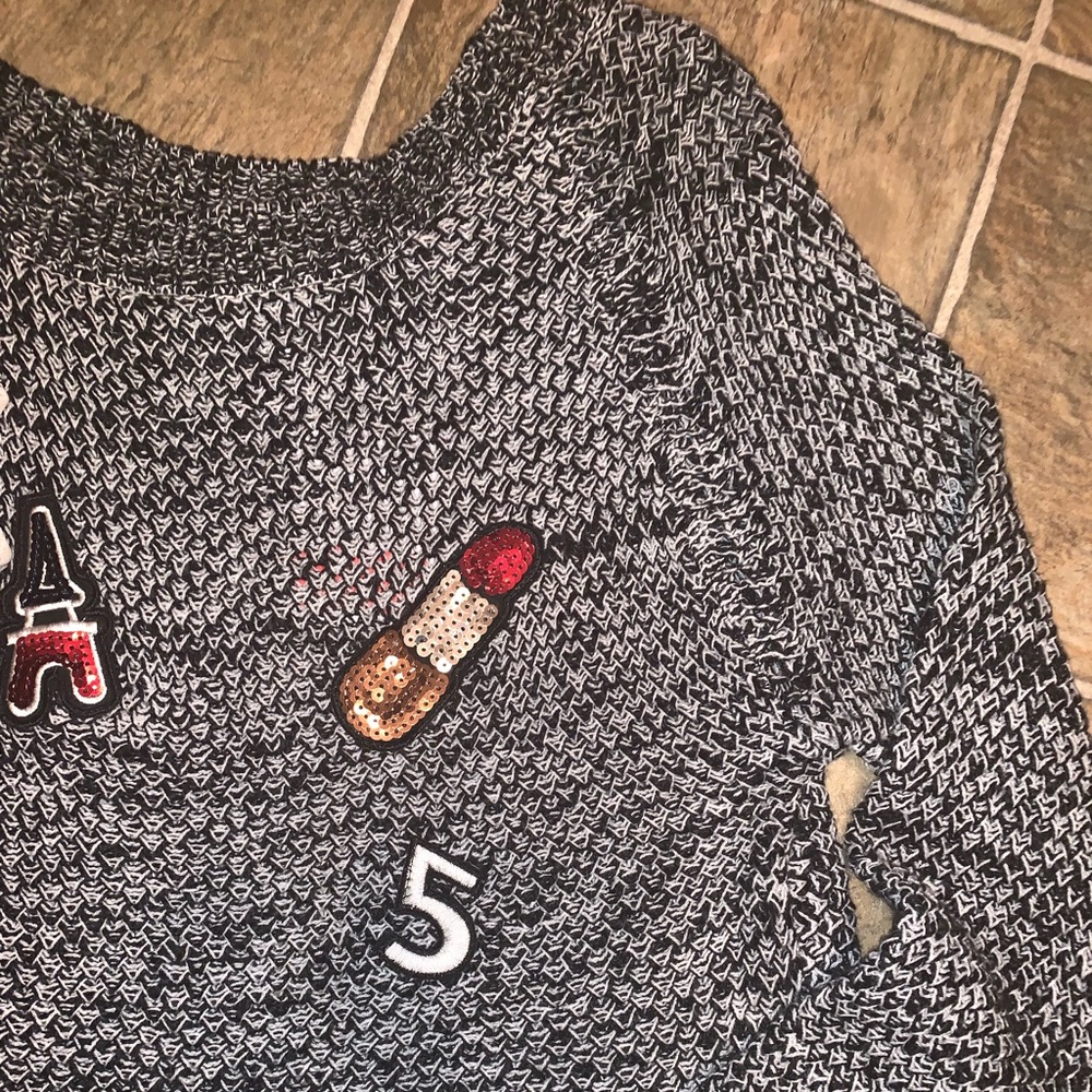 Backless sweater with cute detail